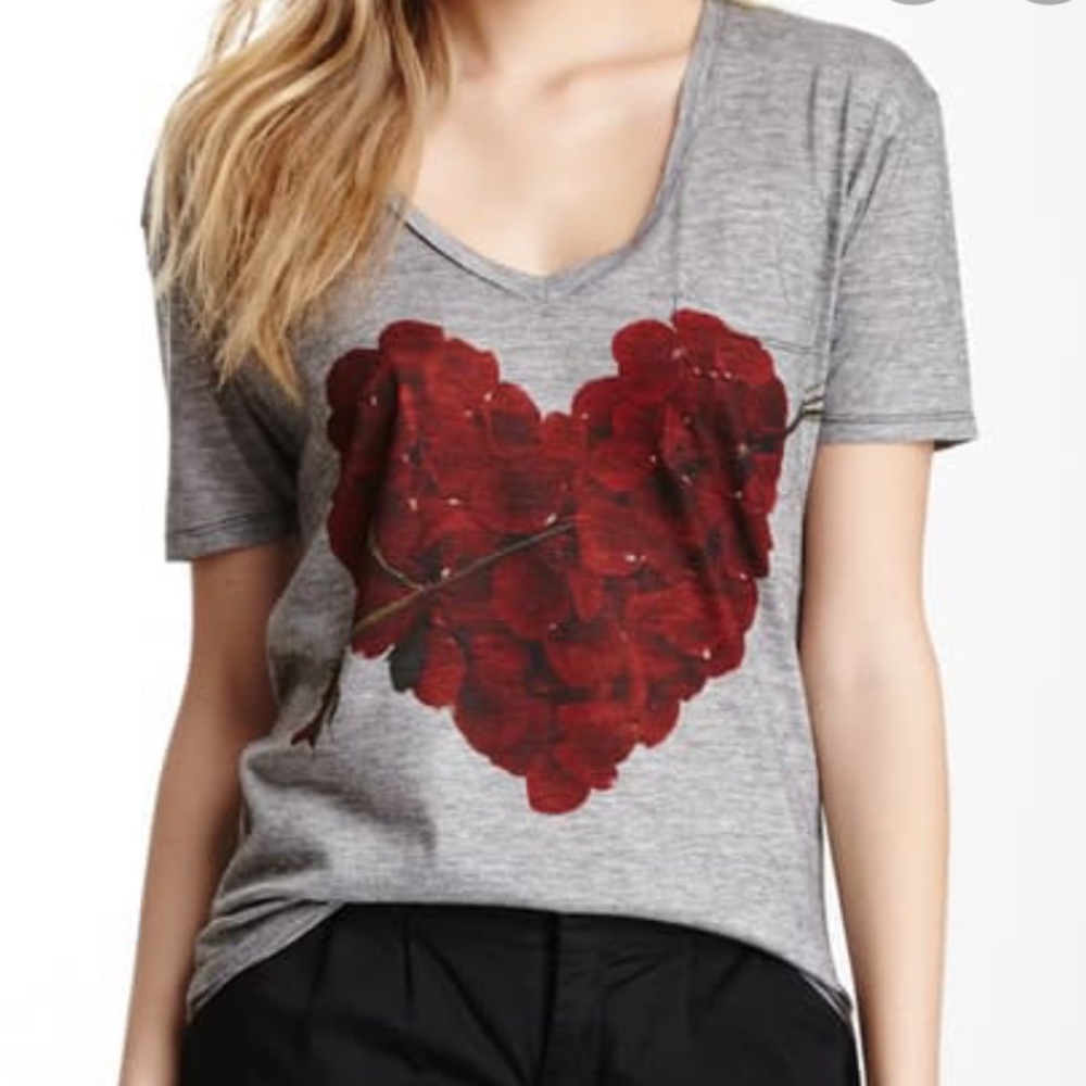 NWoT Go Couture V-Neck Rose Heart T-Shirt
